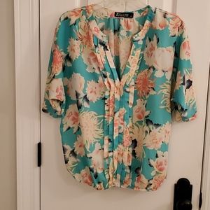 Short sleeved, vneck, floral print blouse